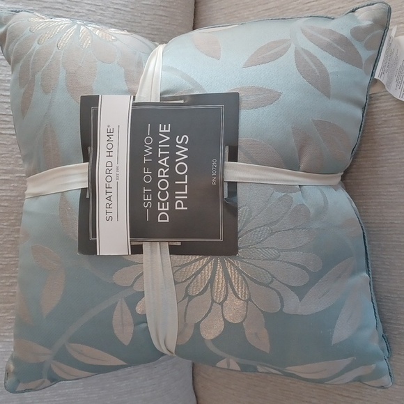 stratford home Other - NWT) Stratford Home Set of 2 light blue Pillows-17"×17" flora motif